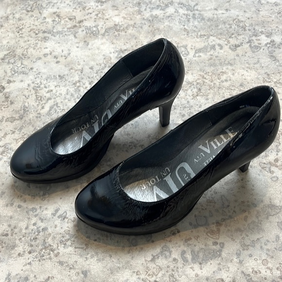 UTV Black Patent Leather Heels - Picture 2 of 6